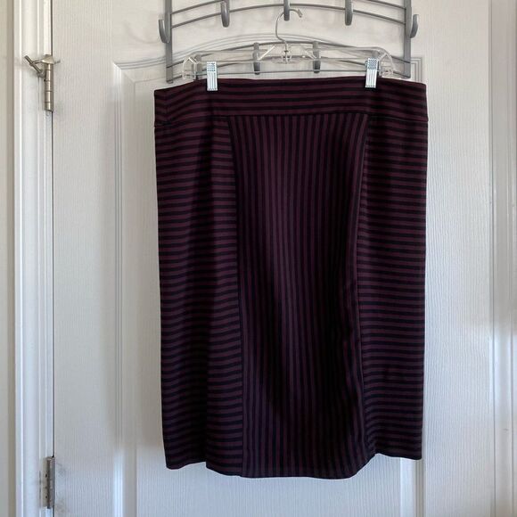 LOFT NWT Burgundy and Black Striped Pencil Skirt - Size 16T - Picture 1 of 13